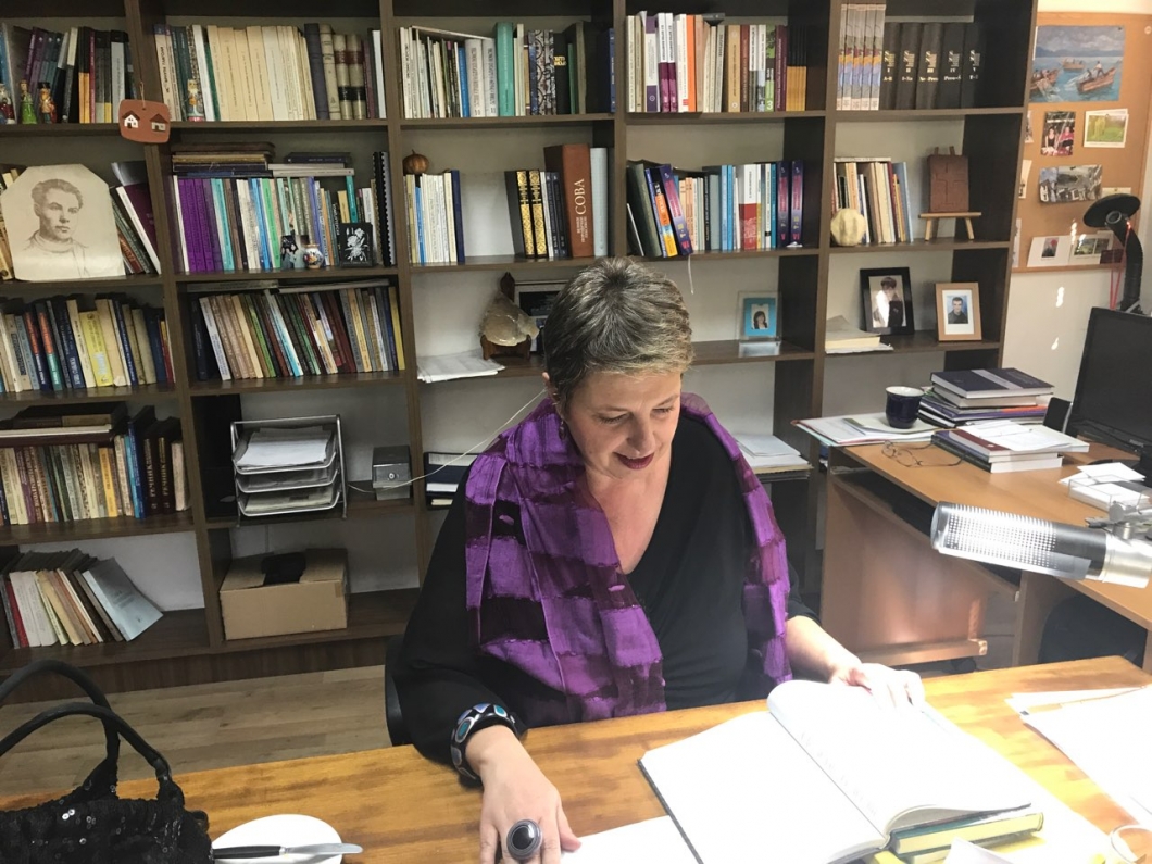 Јади Бурек: ОБЈАСНУВАЊЕ ЗА МАКЕДОНСКИТЕ НОВИНАРИ ЗА ЈАЗИКОТ